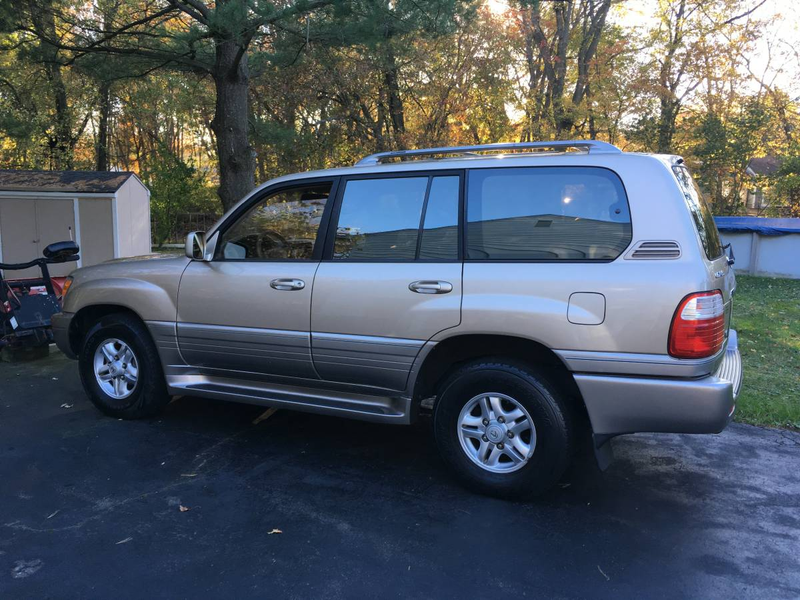 Illustration for article titled For $5,500, Would You Crossover To This 1999 Lexus LX470 SUV?